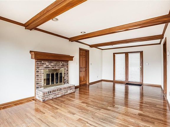 3rd image of 110 Chesterfield Dr