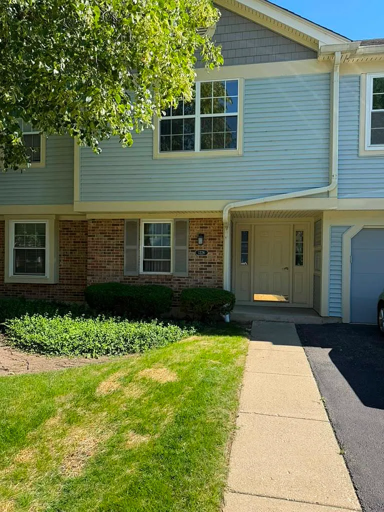 2 bed, 1.5 bath, 1158 sqft, $2,100 — Photo 1