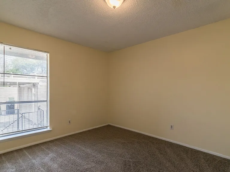 439 Valley Park Dr — Photo 13