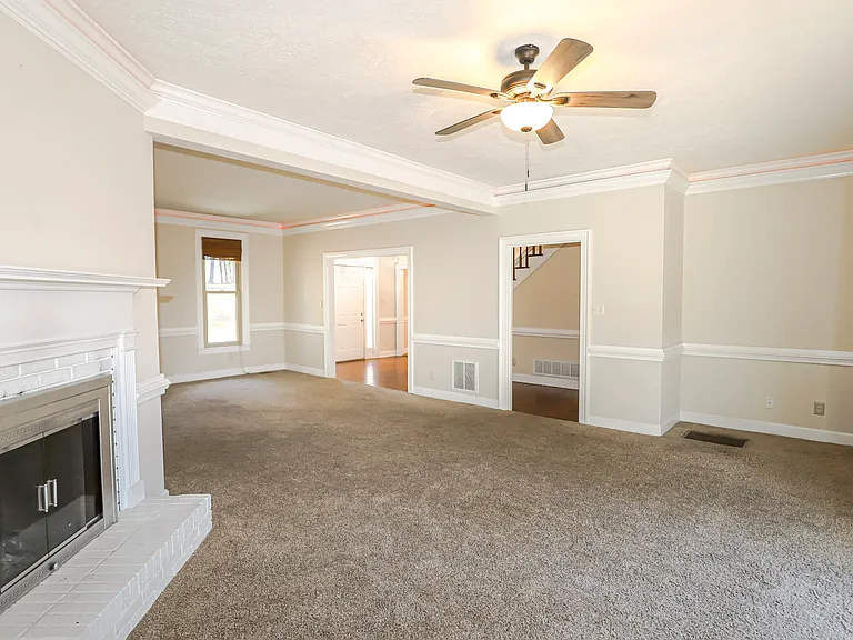 809 Houndslake Dr — Photo 12