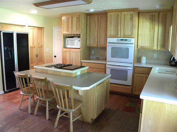 3rd image of 8662 N Dogwood Pl