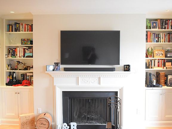Mount for the TV included
