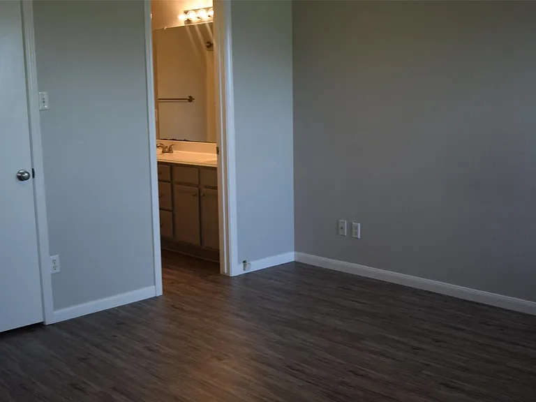 18130 Beaverdell Dr — Photo 13