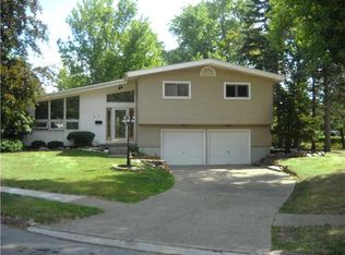 4 Boxwood Cir, Hamburg, NY 14075