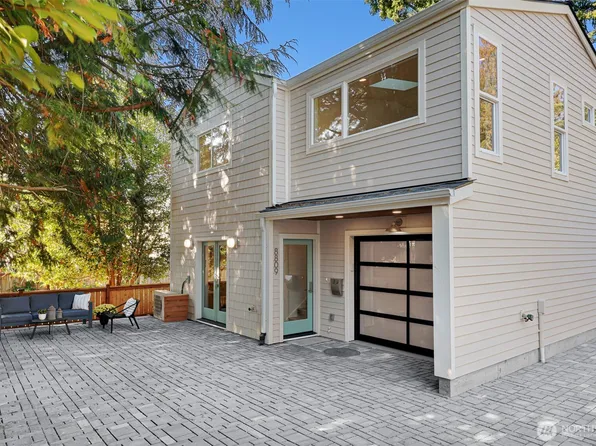 8809 12th Avenue NE, Seattle, WA 98115