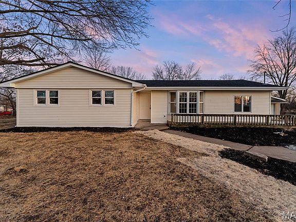 3rd image of 801 Halifax Rd