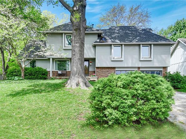 10136 Earnshaw St, Lenexa, KS 66215
