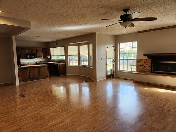 5th image of 12404 Royal Oak Ct NE