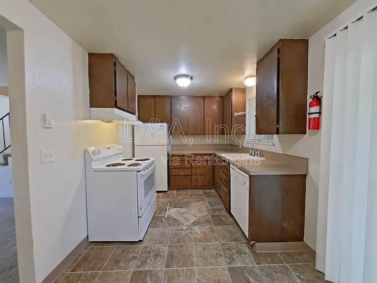 108 NE Conifer Blvd #3 — Photo 3