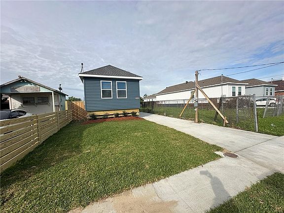 3rd image of 2220 Huey P Long Ave