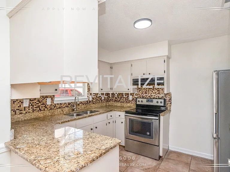 6513 Victoria Pl S — Photo 18