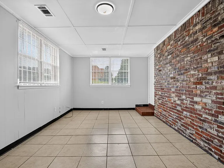 822 N Hughes St — Photo 21