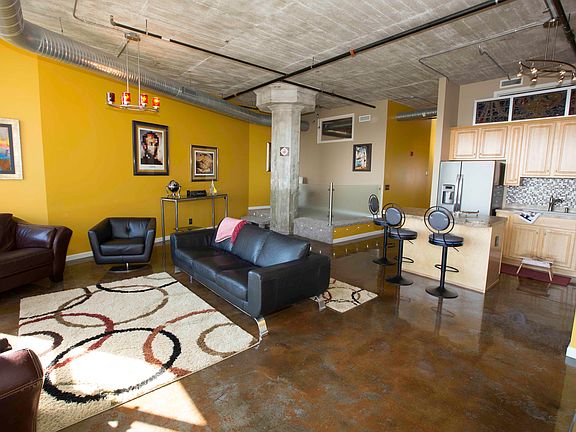 3rd image of 745 Washington St APT 405