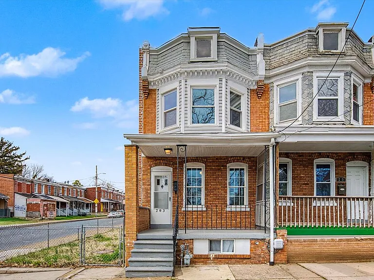203 N Dupont St — Photo 5