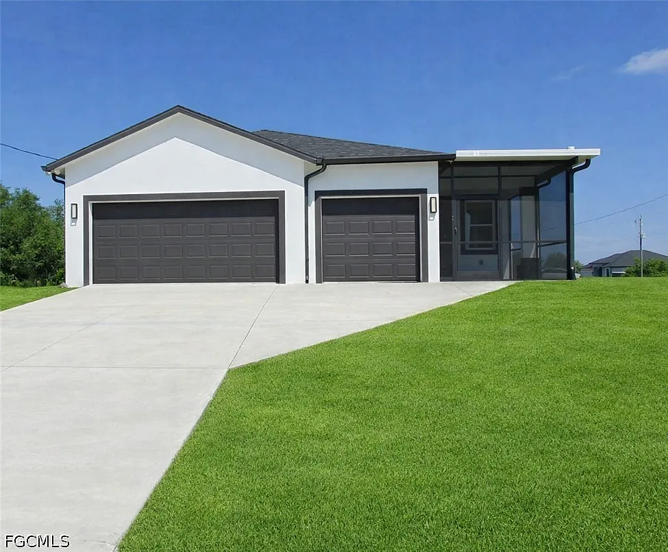 5 bed, 2.0 bath, 2331 sqft, $2,400 — Photo 1