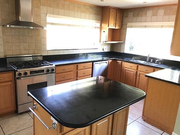 5th image of 869 Northampton Dr