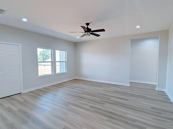 4th image of 203 Toro Dr