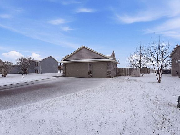 3rd image of 811 2nd Ave SW