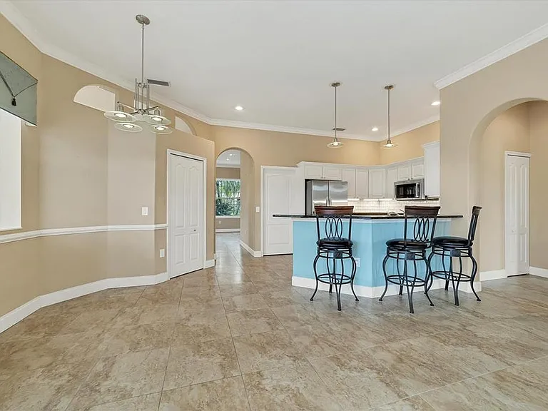 11709 Clubhouse Dr — Photo 16