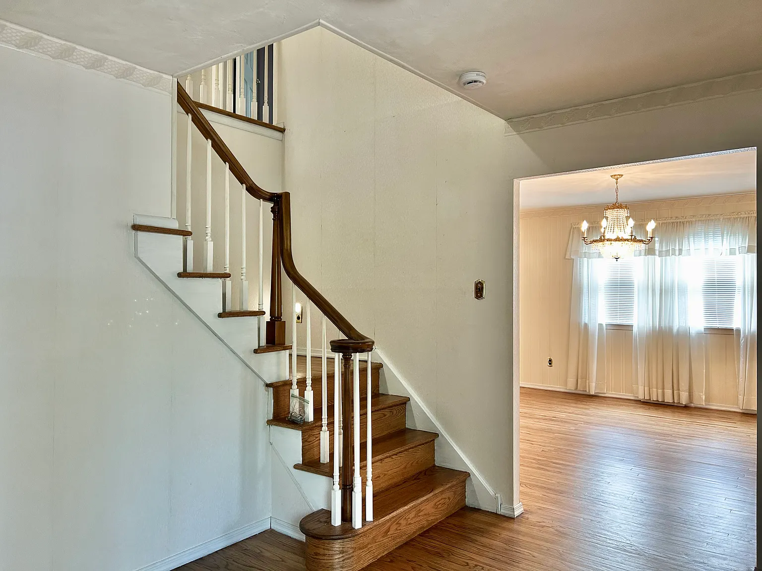 4 bed, 2686 sqft, $4,100 — Photo 4