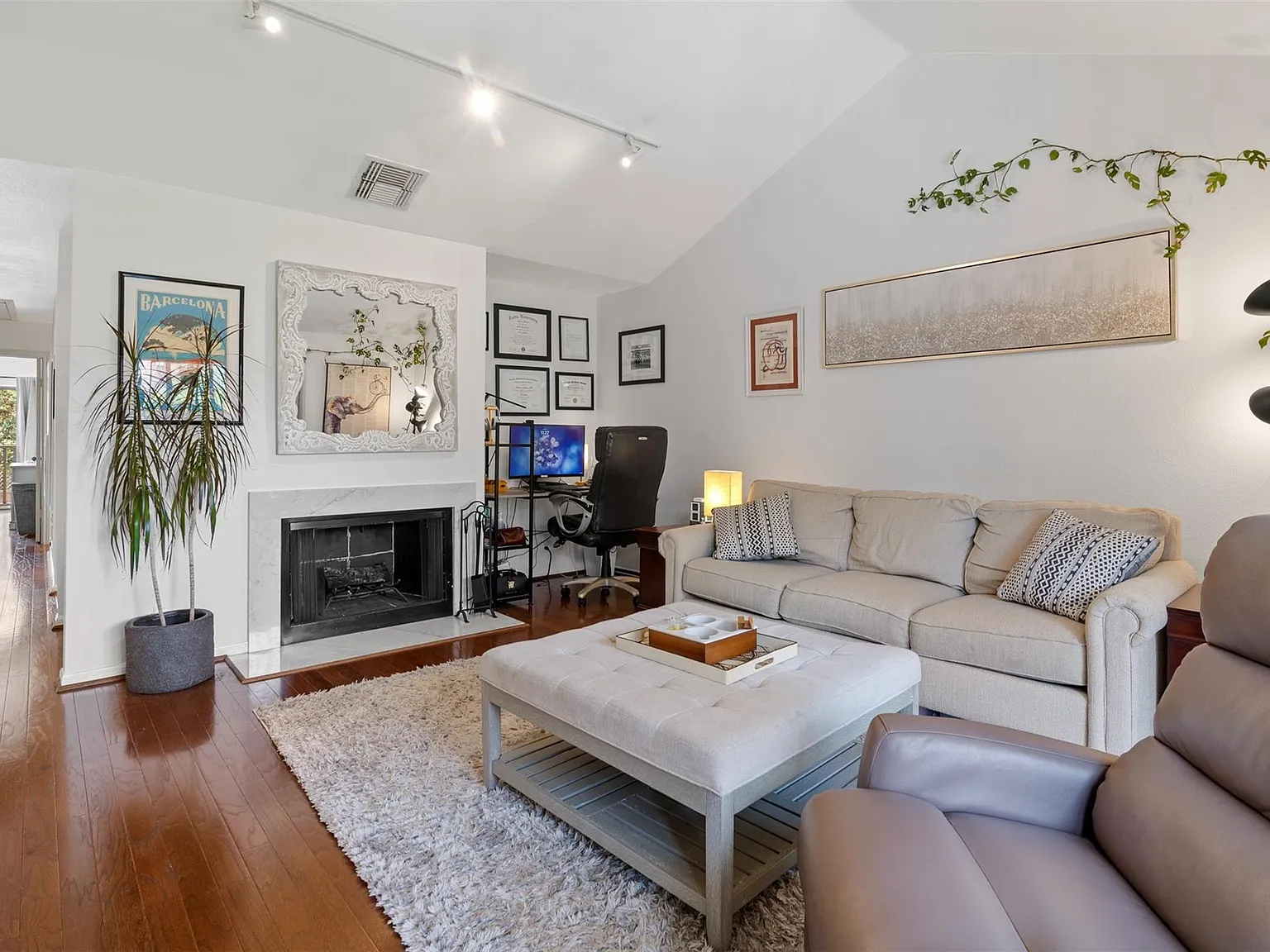 2 bed, 2.0 bath, 1250 sqft, $1,950 — Photo 2