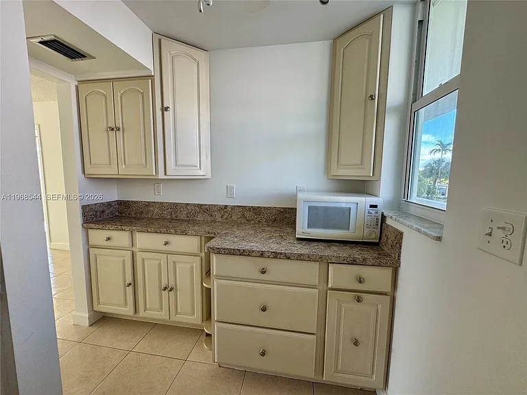 2855 Leonard Dr #H202 — Photo 11