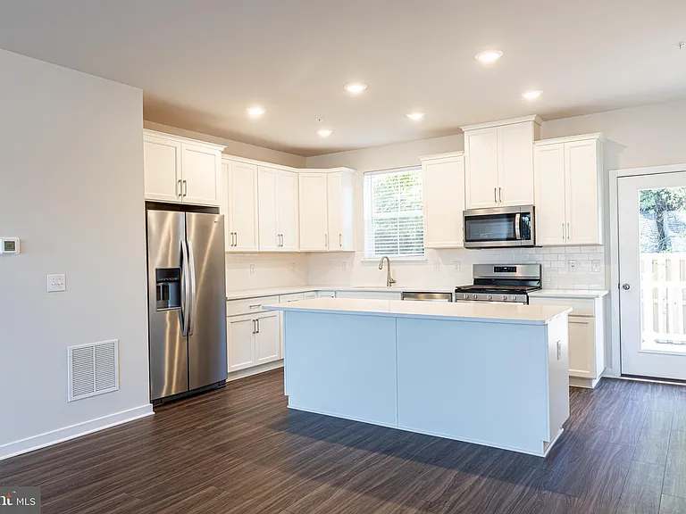 113 Four Leaf Dr — Photo 2