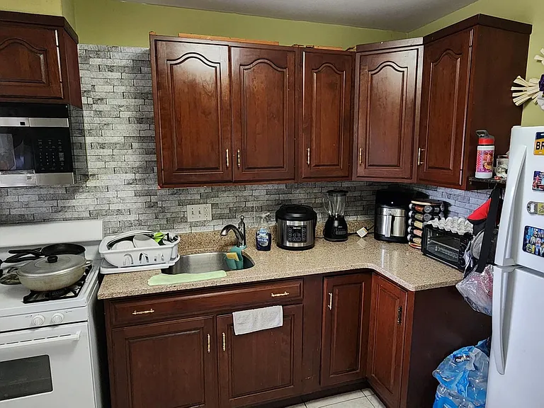 8 Columbia Dr #4A — Photo 7