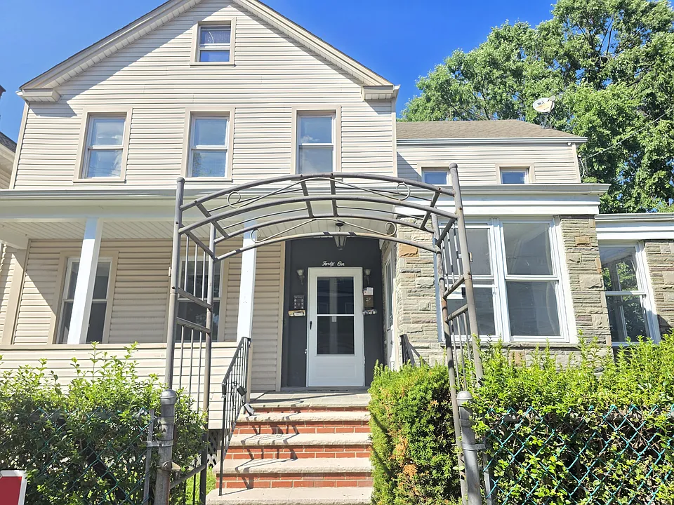41 Mitchell St #2