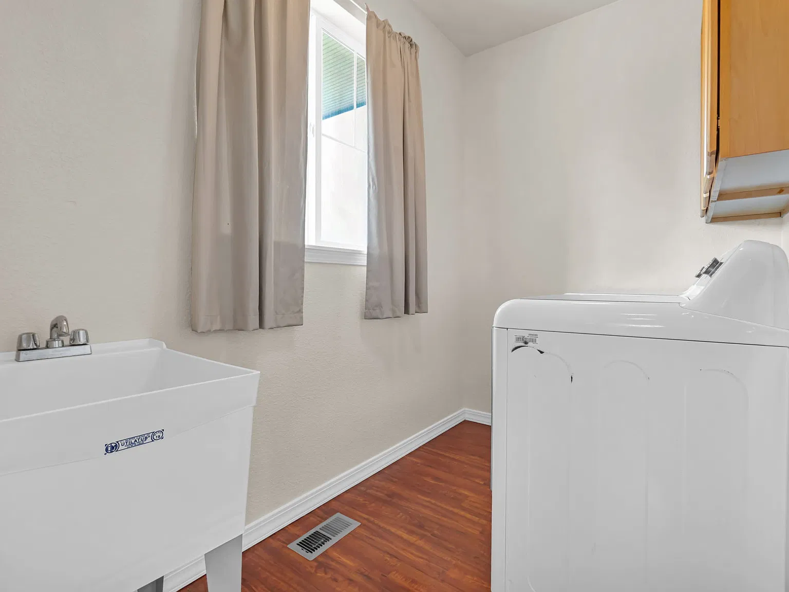 3 bed, 1346 sqft, $2,450 — Photo 3