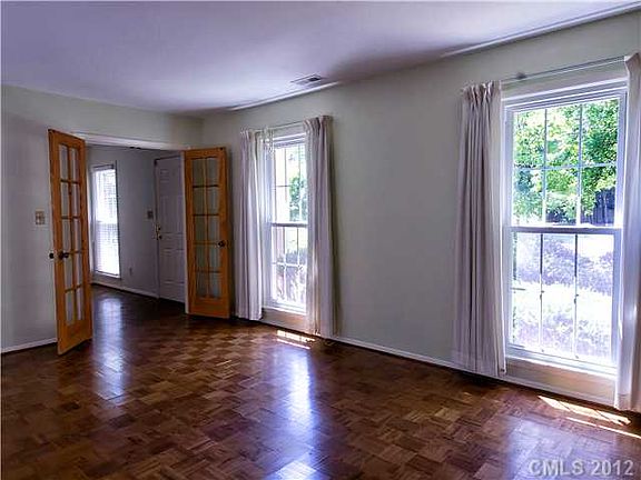 4th image of 811 Old Pine Ln