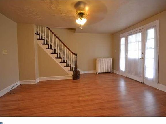 4th image of 152 E Essex Ave