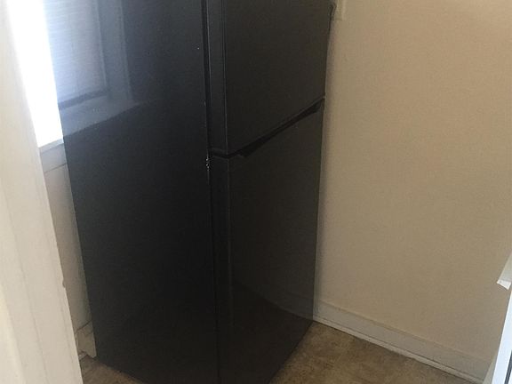 3rd image of 2726 W Clybourn St APT 16