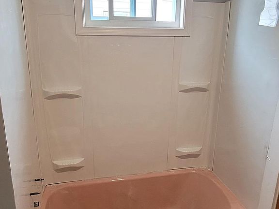 4th image of 545 Willett St #1