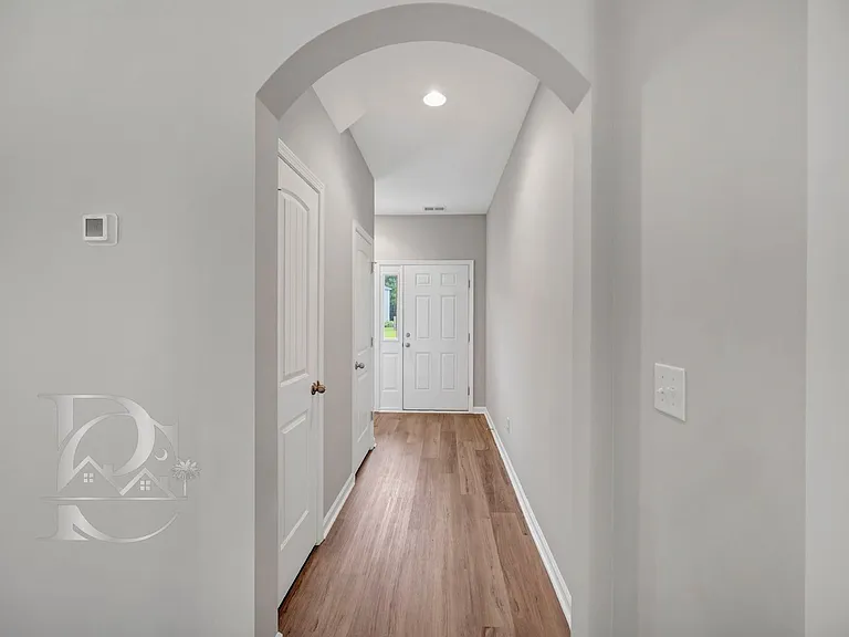 122 Drummond Way — Photo 3
