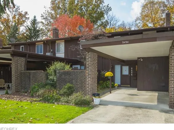 9494 Fernwood Dr #9494, Olmsted Falls, OH 44138