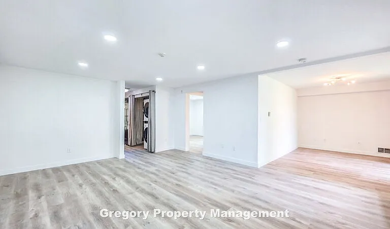 15802 Leary Way — Photo 11