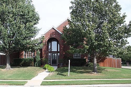 1st image of 1141 Holly Dr