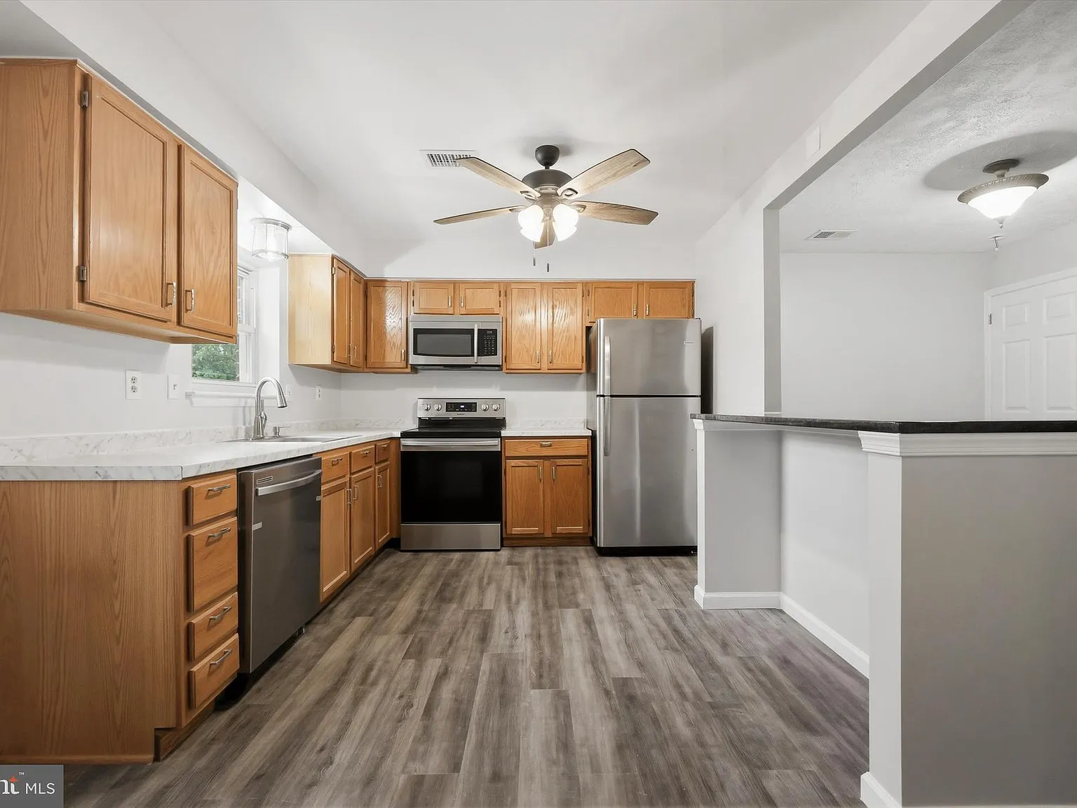 3 bed, 2.0 bath, 1300 sqft, $2,500 — Photo 4