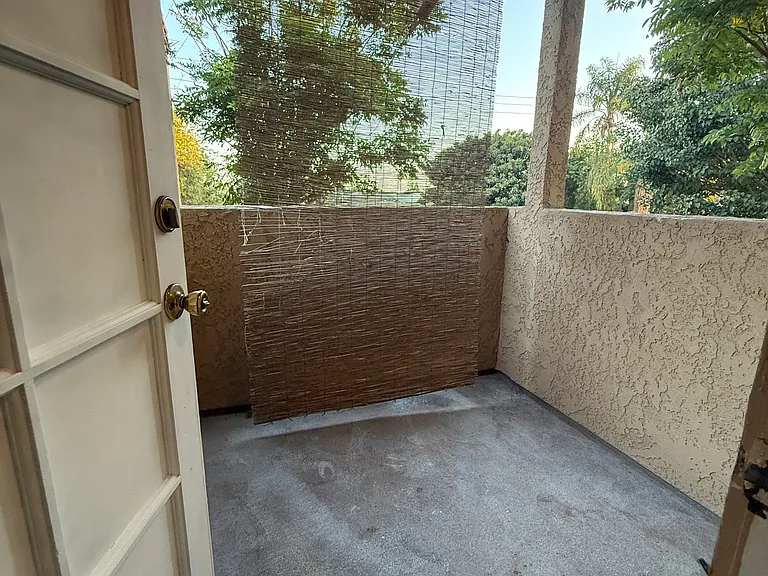 (Bottom floor) Balcony