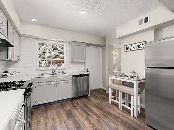2nd image of 4949 Roma Ave NE APT 49