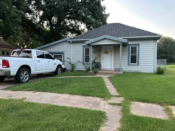 716 E 10th St, Newton, KS 67114