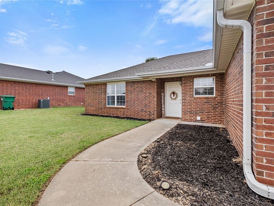 1st image of 1044 Applewood Cir
