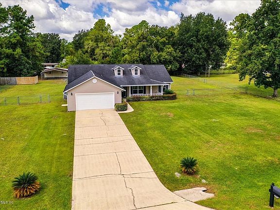 2nd image of 105 Lone Oak Trl