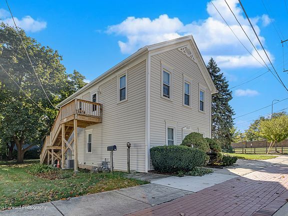 3rd image of 327 Jefferson St
