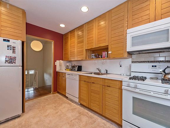 2nd image of 134 Ellensue Dr