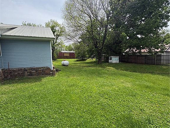 3rd image of 1110 W Holt Rd