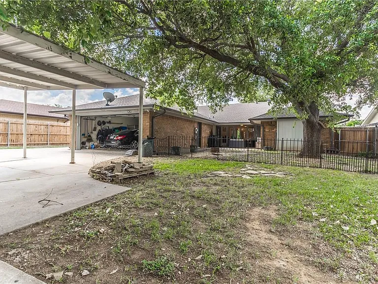 2719 Whispering Trail Cir — Photo 9