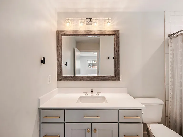 2545 S Filmore St E — Photo 20