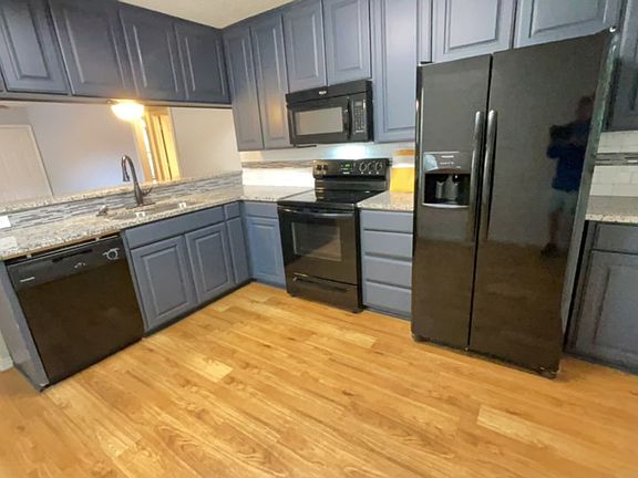 3rd image of 111 Willow Creek Ct #B